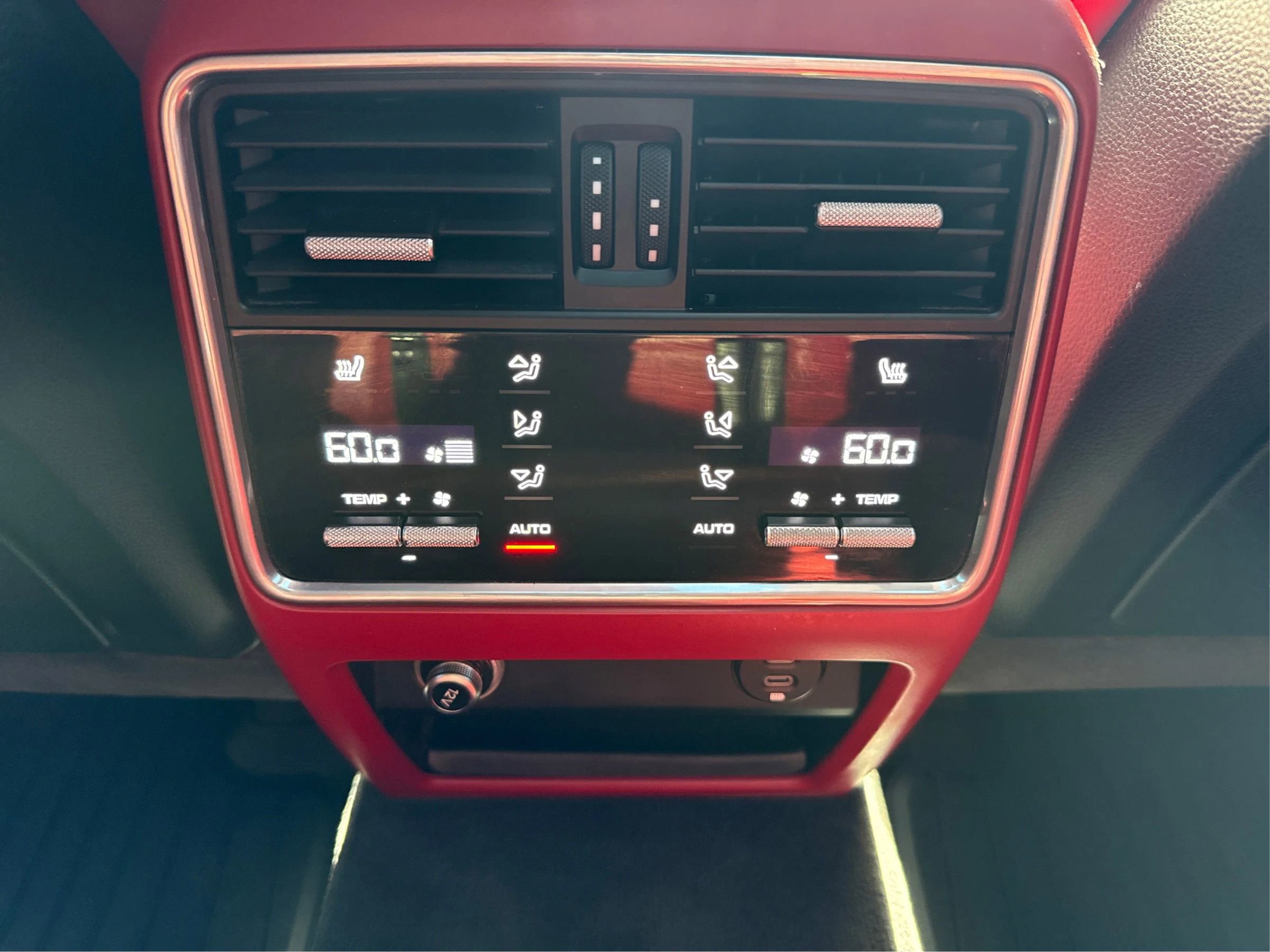 Used 2022 Porsche Cayenne GTS AWD/4WD image 33