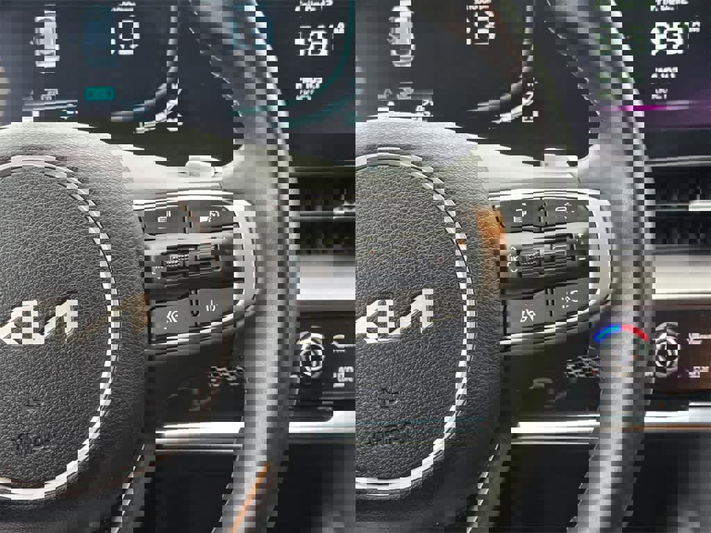 Used 2023 Kia Sportage EX image 11