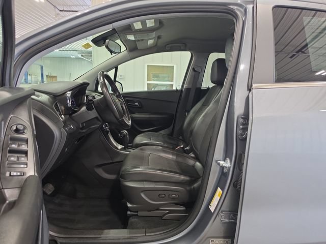 Used 2019 Chevrolet Trax LT w/ LT Convenience Package FWD image 22
