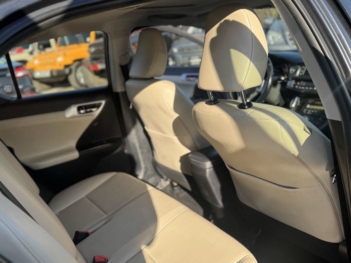 Used 2011 Lexus CT 200h image 11