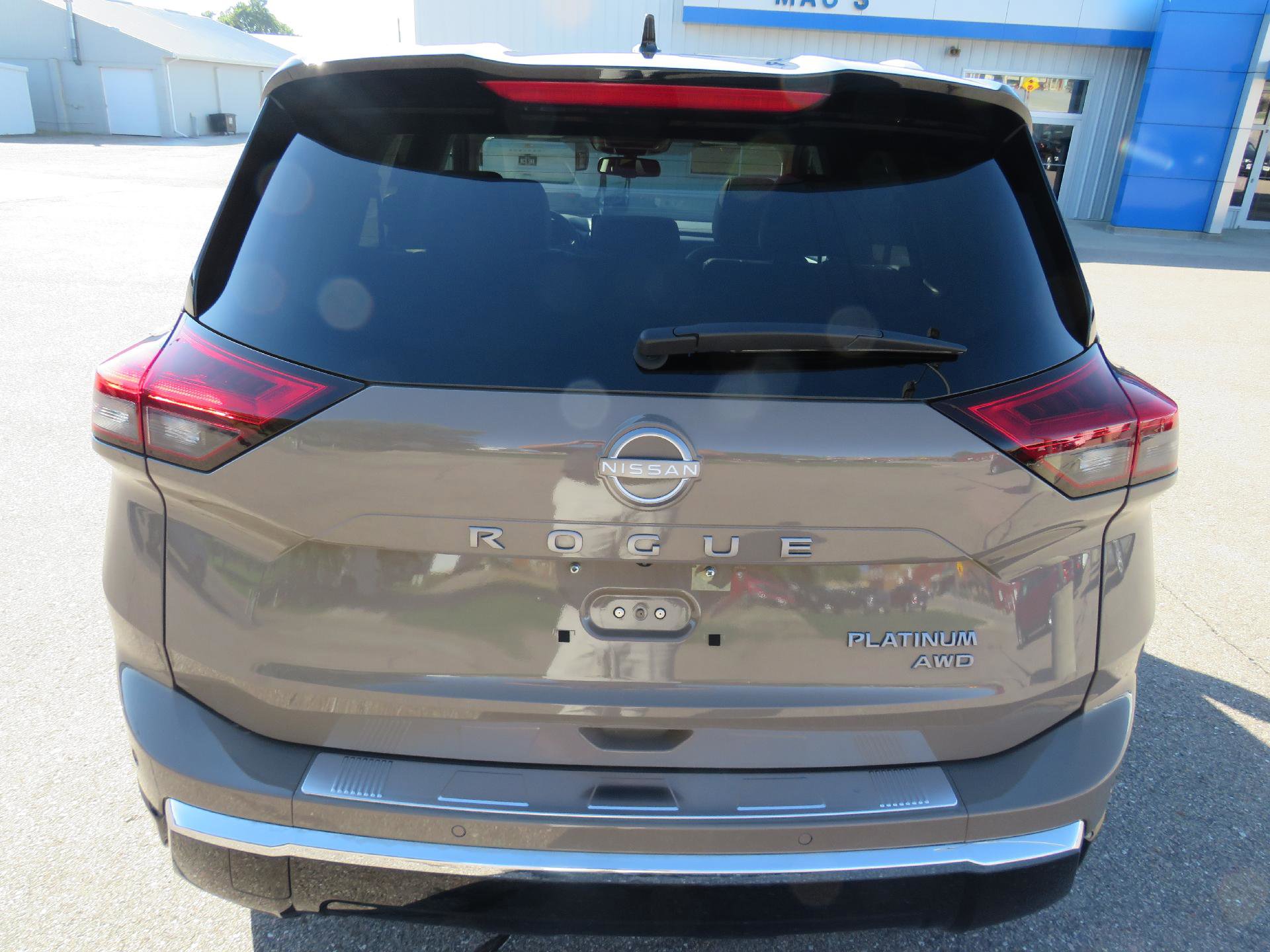 Used 2024 Nissan Rogue Platinum image 10