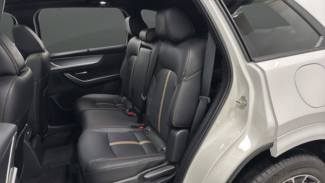 Used 2025 MAZDA CX-70 3.3 Turbo S w/ Premium Package image 12