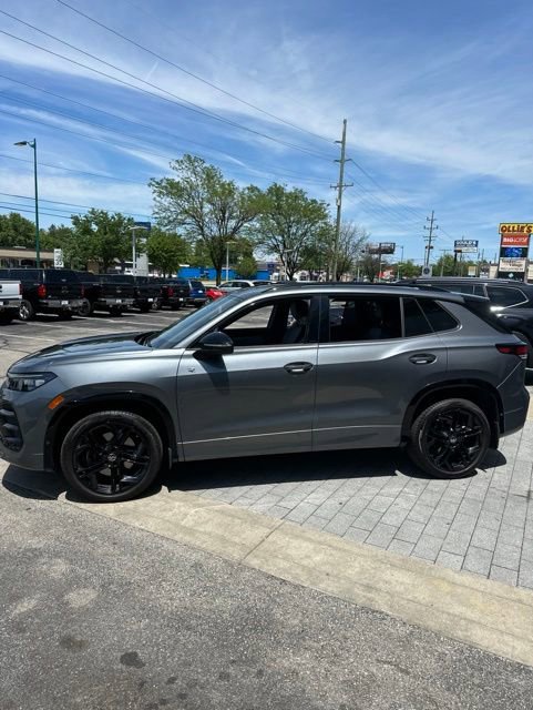 Used 2025 Volkswagen Tiguan SE R-Line AWD/4WD image 15