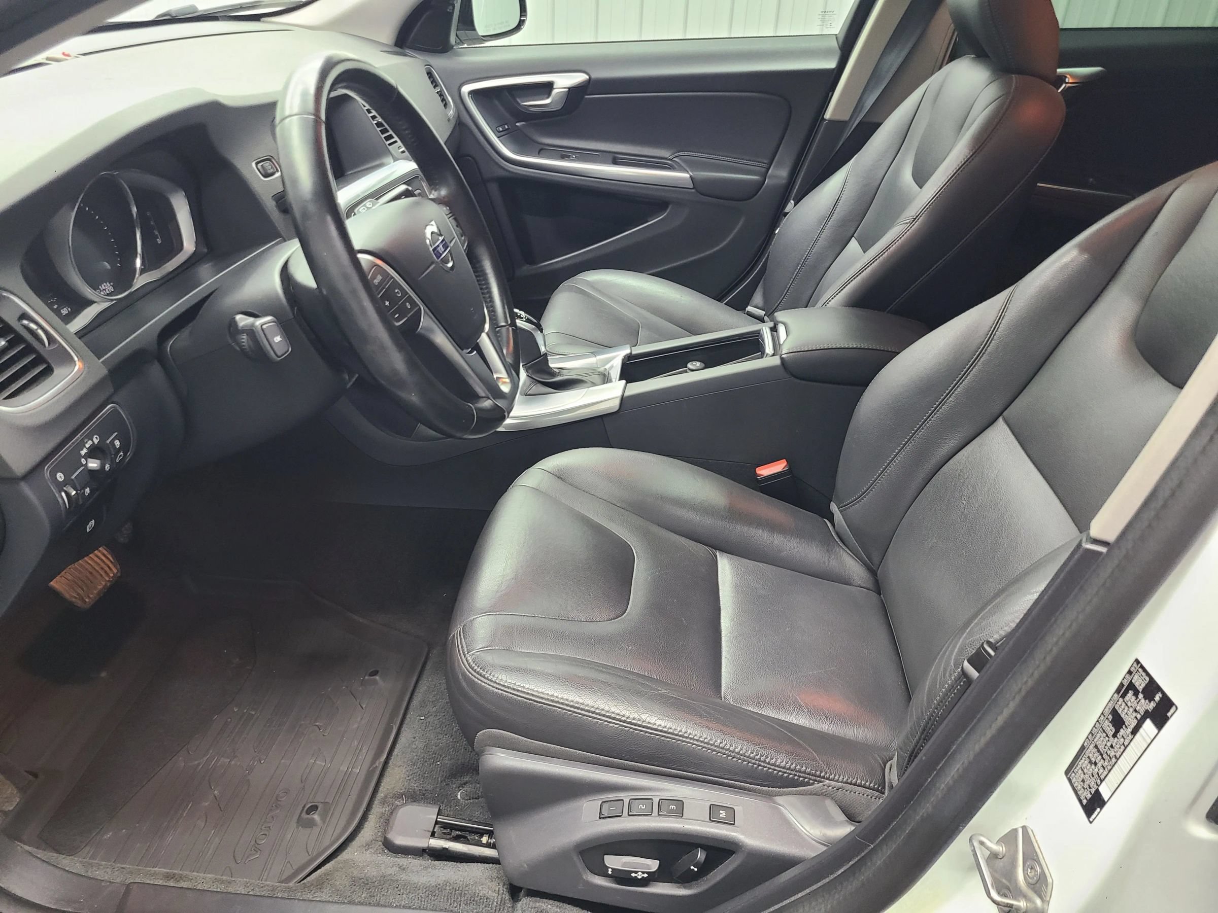 Used 2018 Volvo V60 T5 Cross Country w/ Convenience Package AWD/4WD image 23