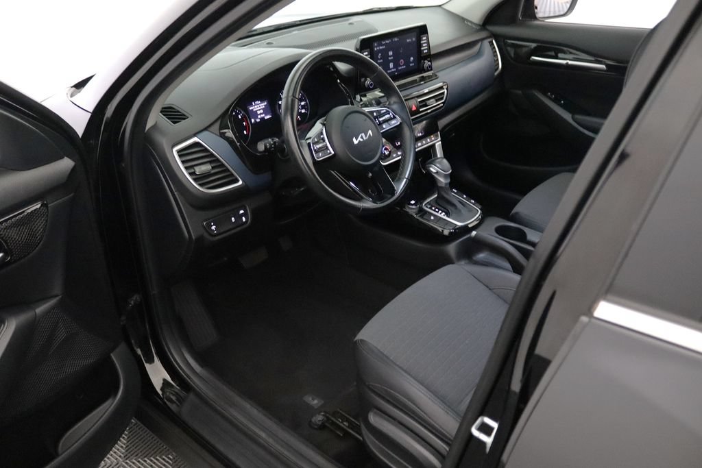 Used 2023 Kia Seltos S AWD/4WD image 18
