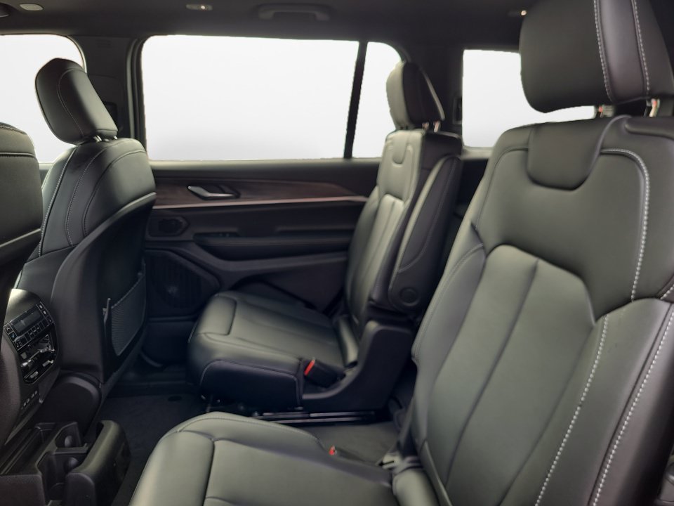 New 2026 Jeep Grand Cherokee L Limited AWD/4WD image 13