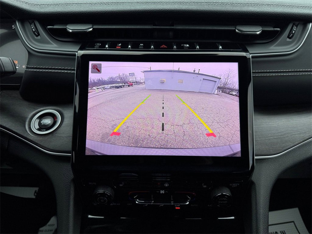 Used 2022 Jeep Grand Cherokee L Limited image 18