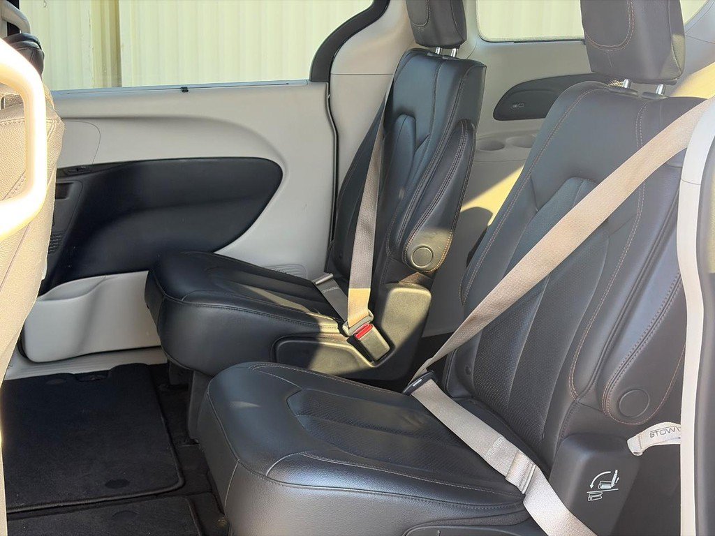 Used 2020 Chrysler Pacifica Touring-L Plus FWD image 10