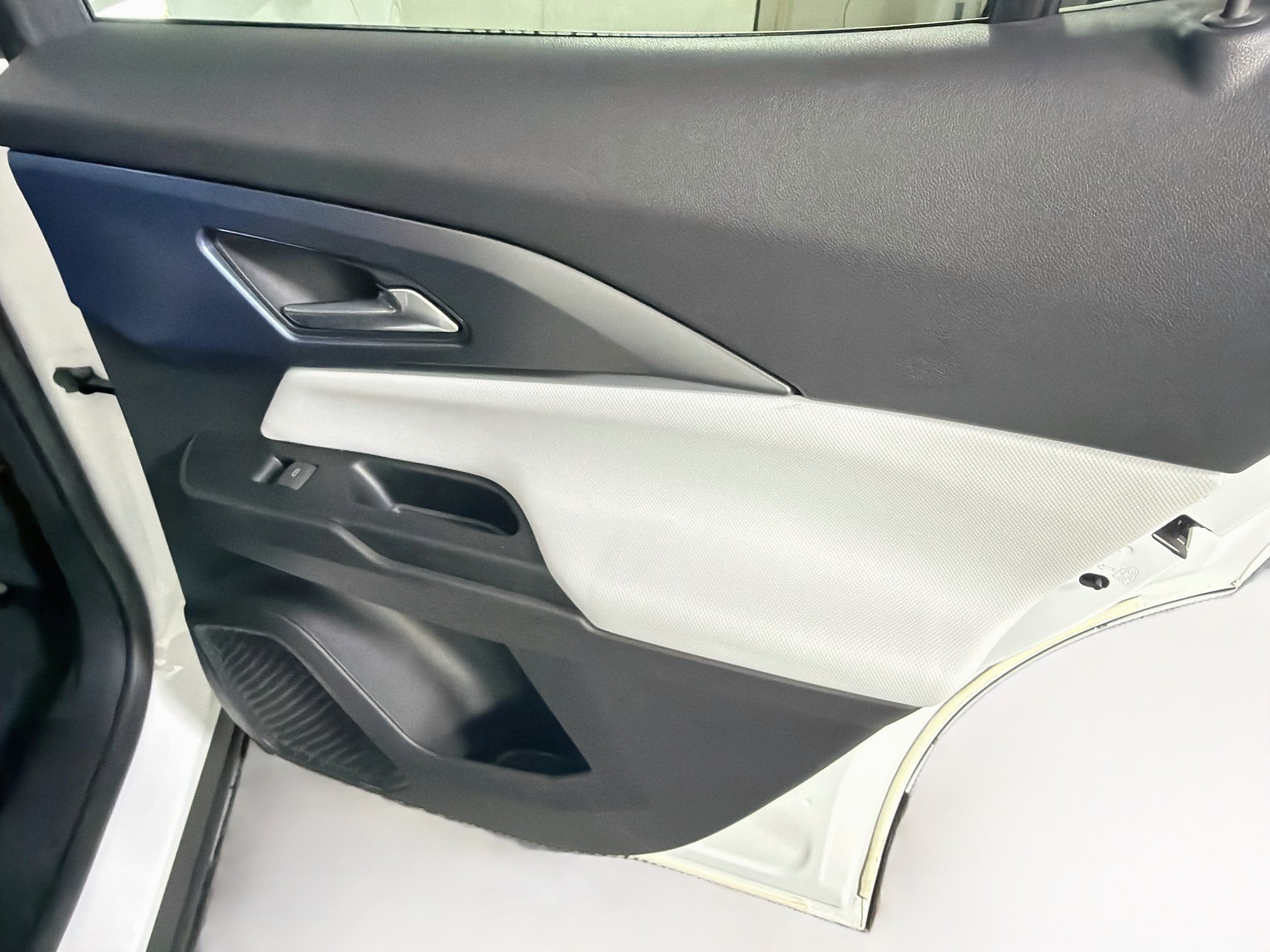 Used 2024 Chevrolet Equinox EV LT FWD image 30