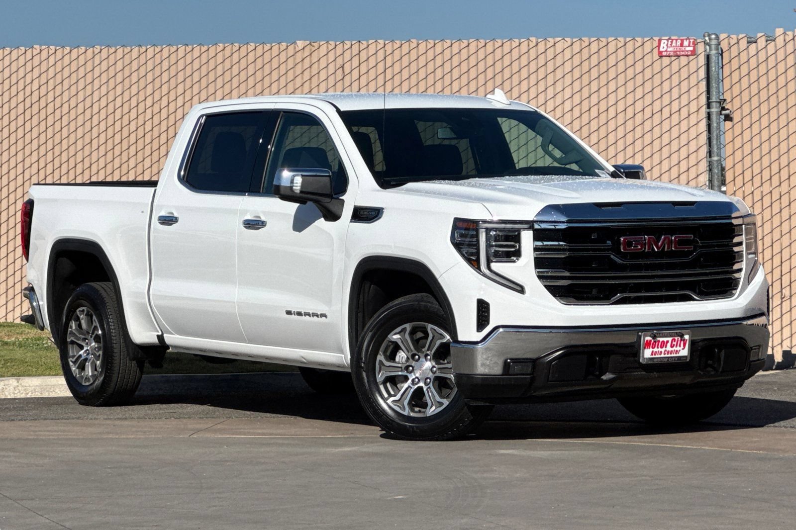 Certified 2025 GMC Sierra 1500 SLT RWD image 2