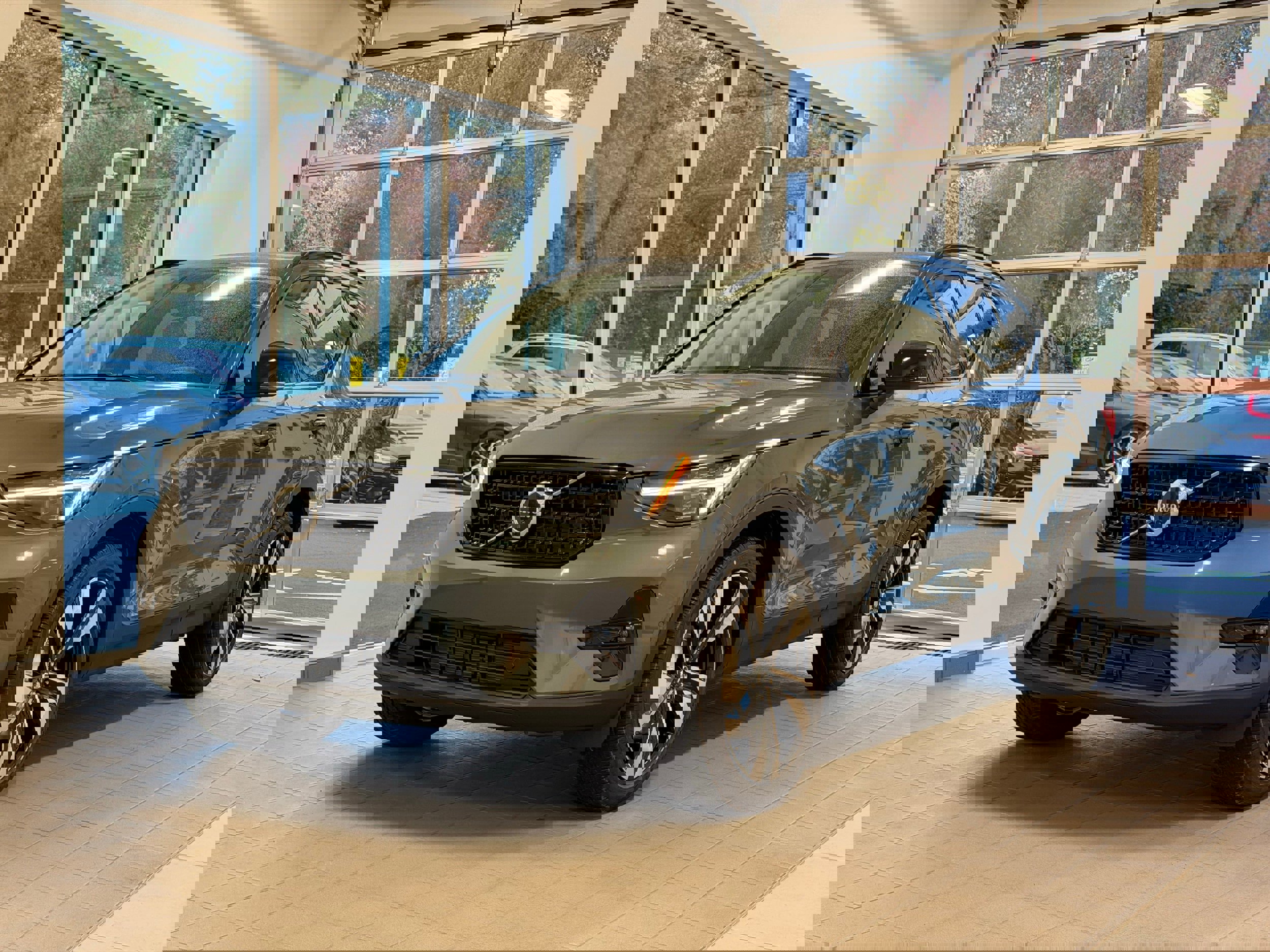 New 2026 Volvo XC40 B5 Ultra w/ Protection Package Premier image 2