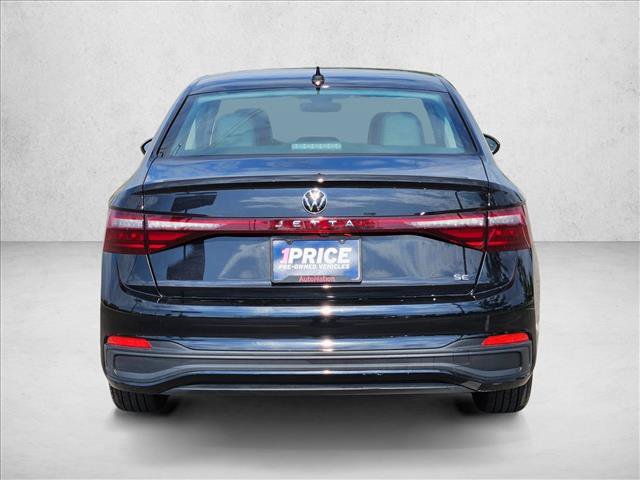 Used 2025 Volkswagen Jetta SE FWD image 7