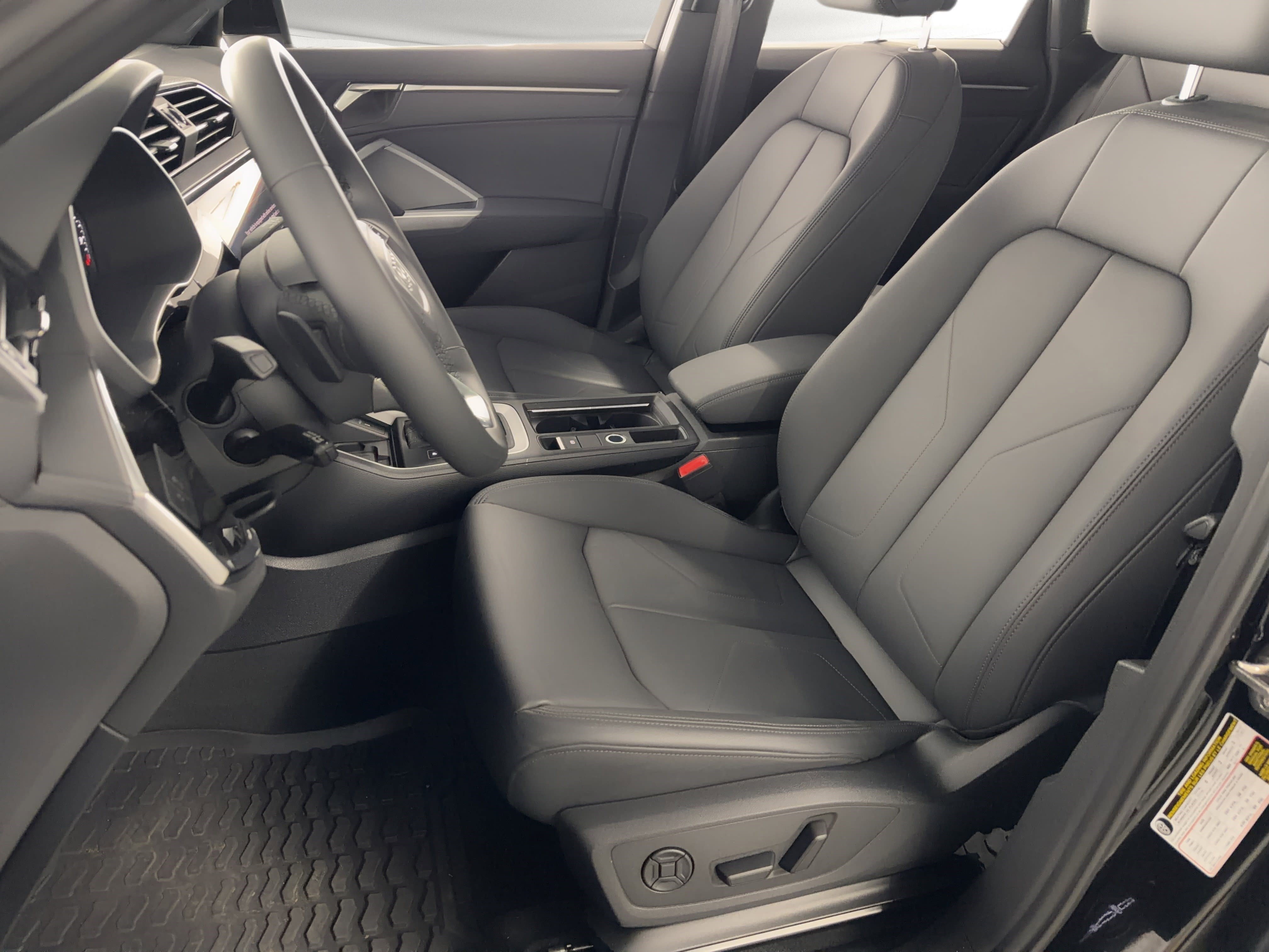 Certified 2025 Audi Q3 2.0T Premium w/ Convenience Package image 5