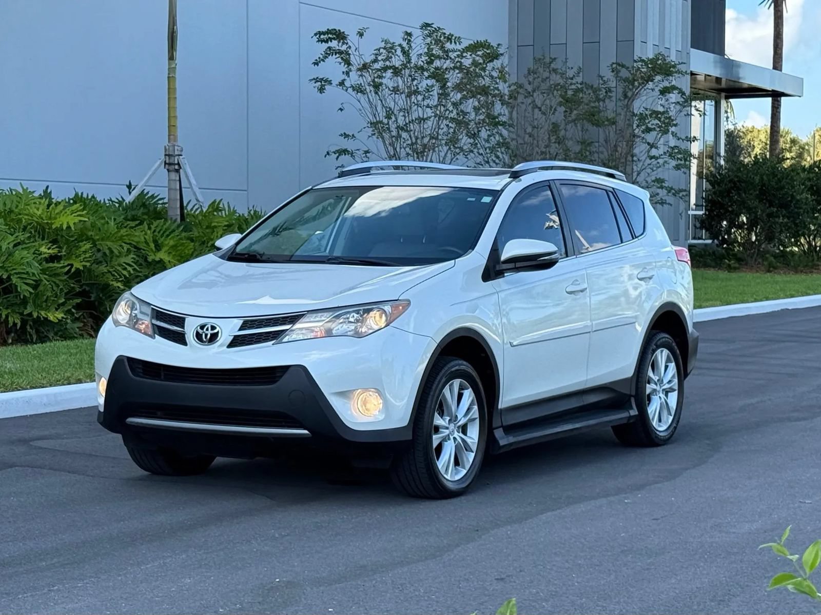 Used 2013 Toyota RAV4 Limited FWD image 2