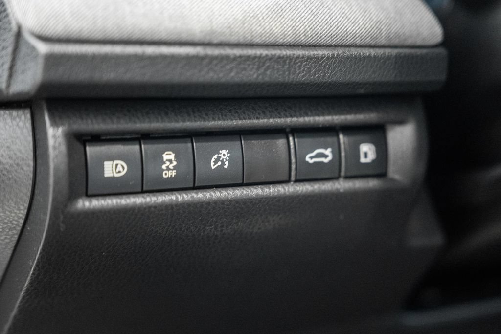 Used 2025 Toyota Camry LE FWD image 34