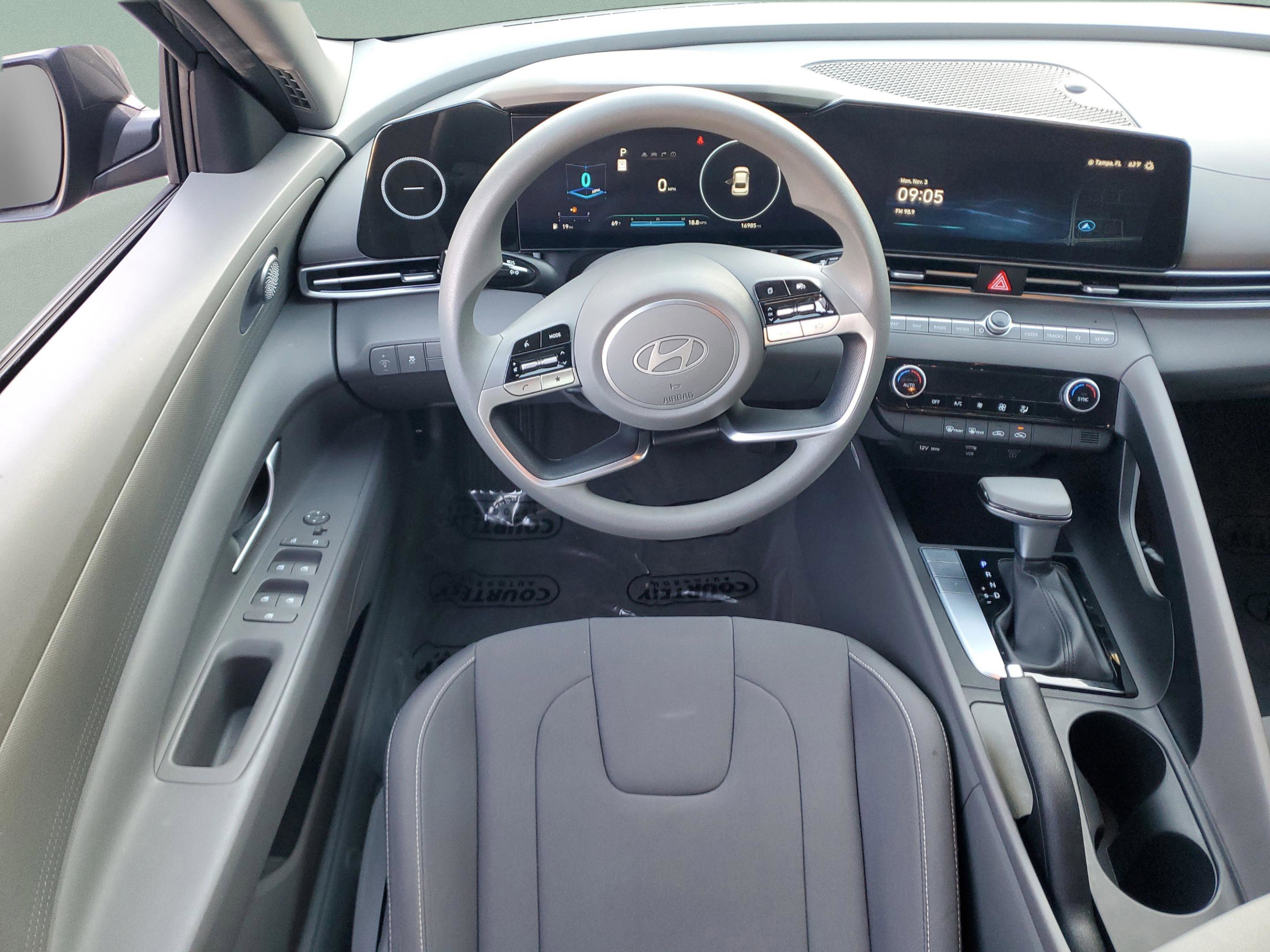 Used 2024 Hyundai Elantra SEL image 9