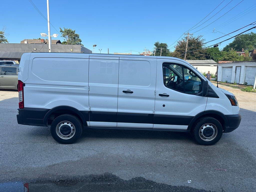 Used 2019 Ford Transit 250 250 3dr SWB Low Roof Cargo Van image 4