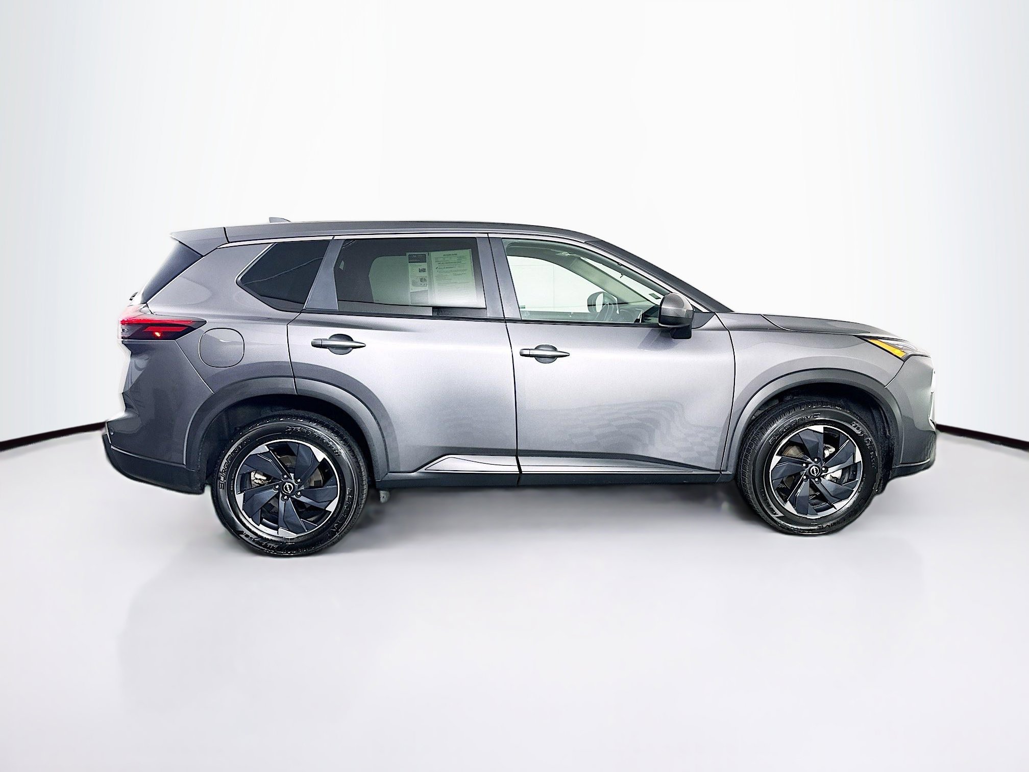 Used 2025 Nissan Rogue SV image 10