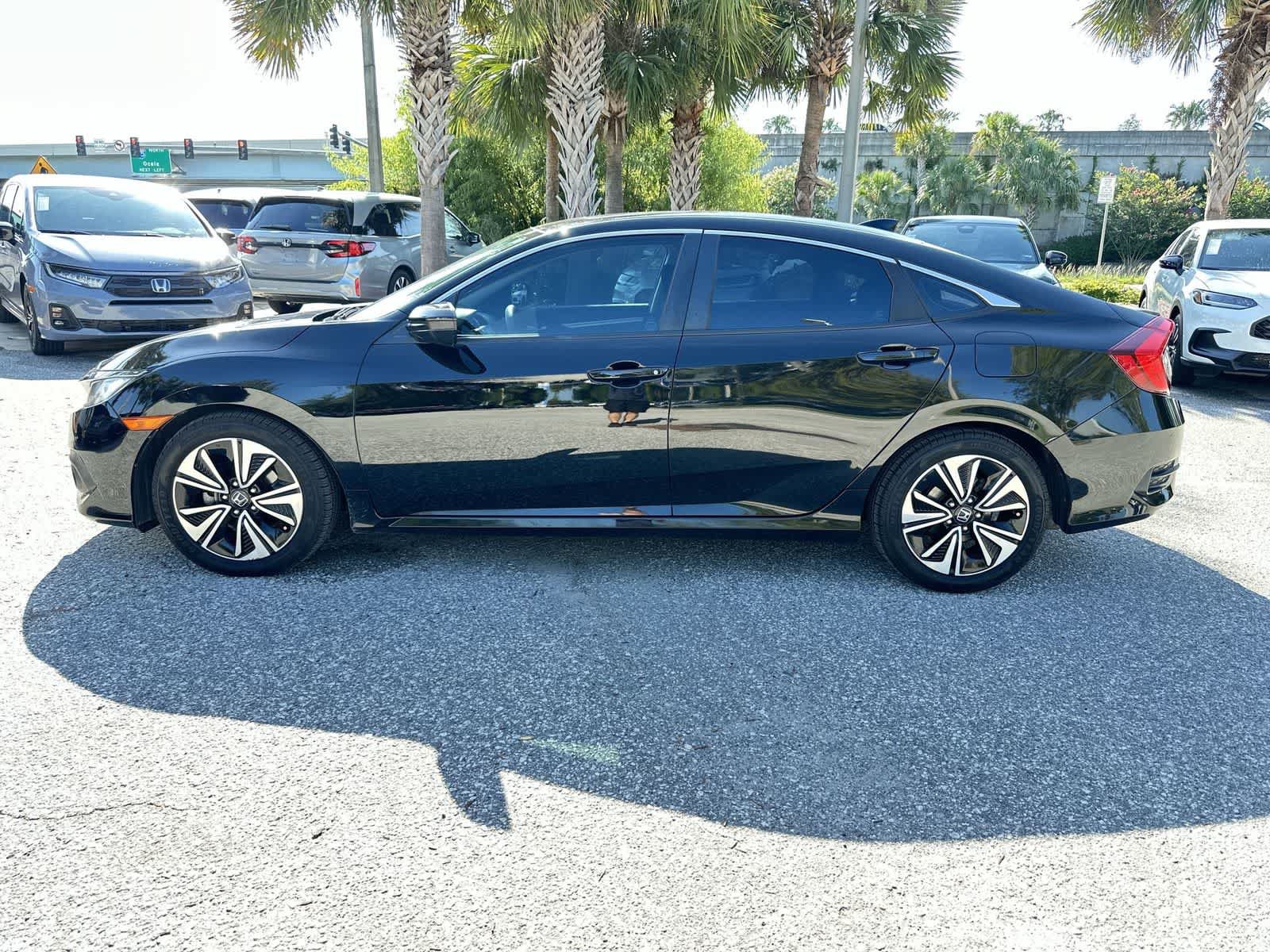 Used 2017 Honda Civic EX-T image 3