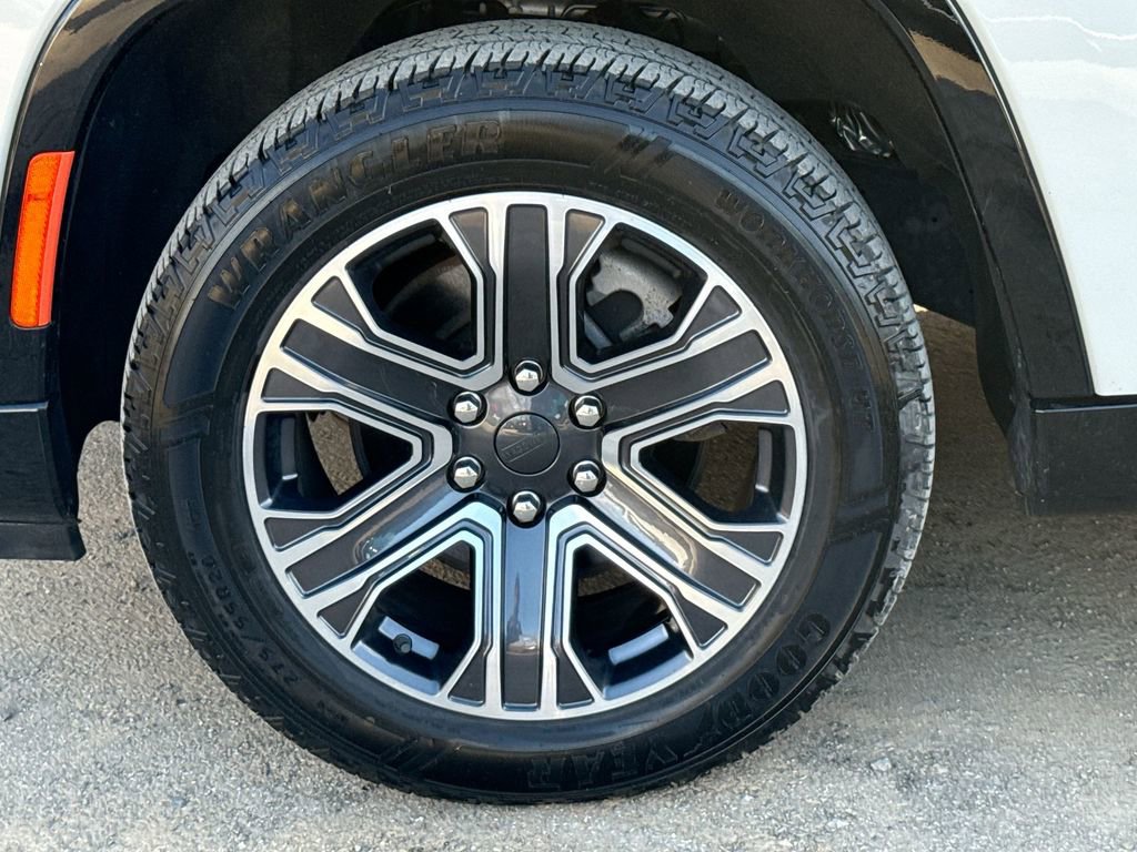 Used 2022 Jeep Wagoneer Series III w/ Flexible Seating Group image 18