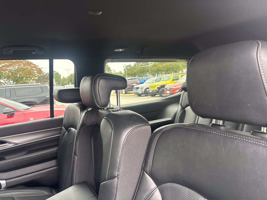 Used 2025 Jeep Wagoneer Series II w/ 8-Passenger Seating Package AWD/4WD image 17