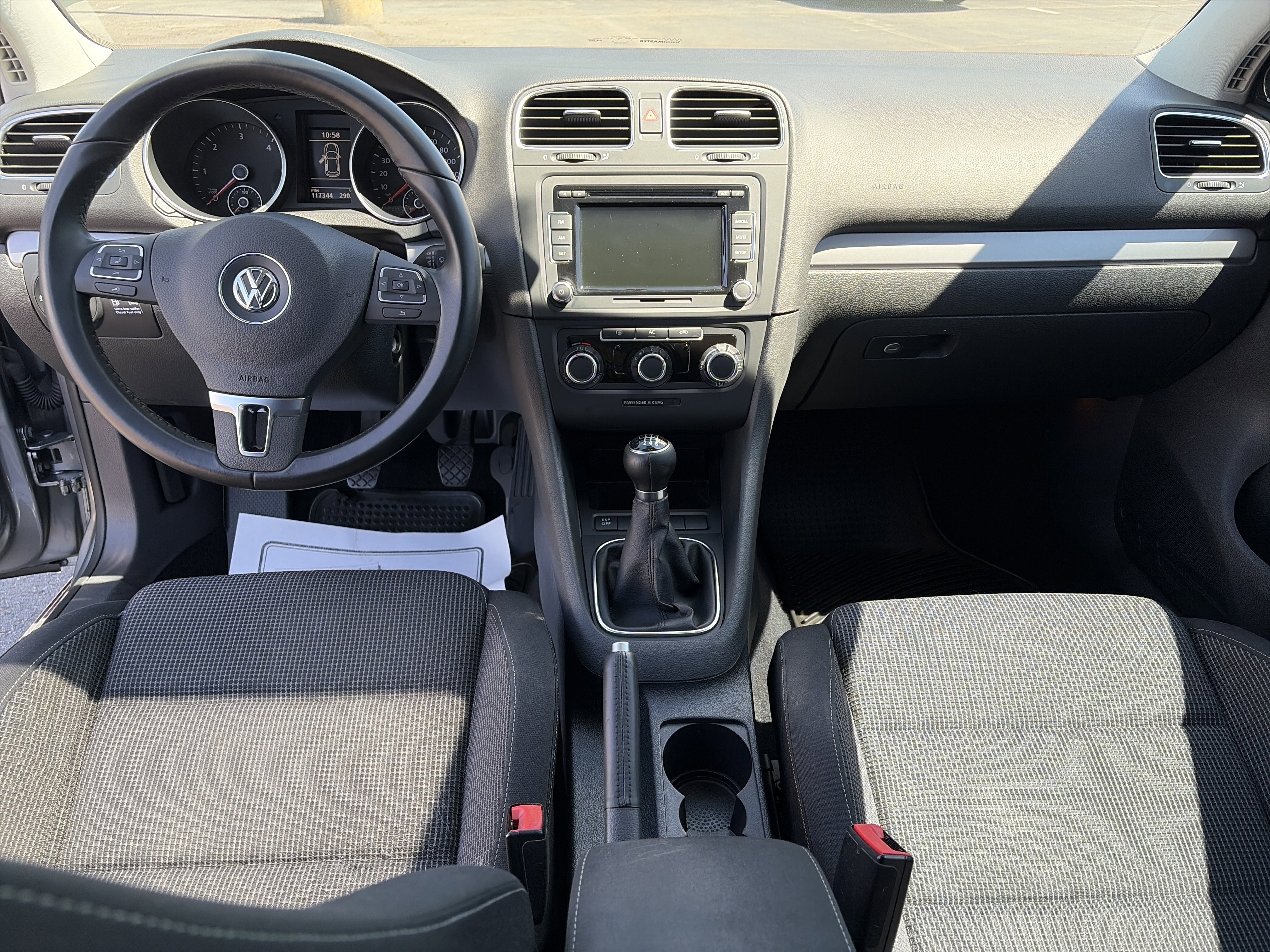 Used 2010 Volkswagen Golf TDI FWD image 4