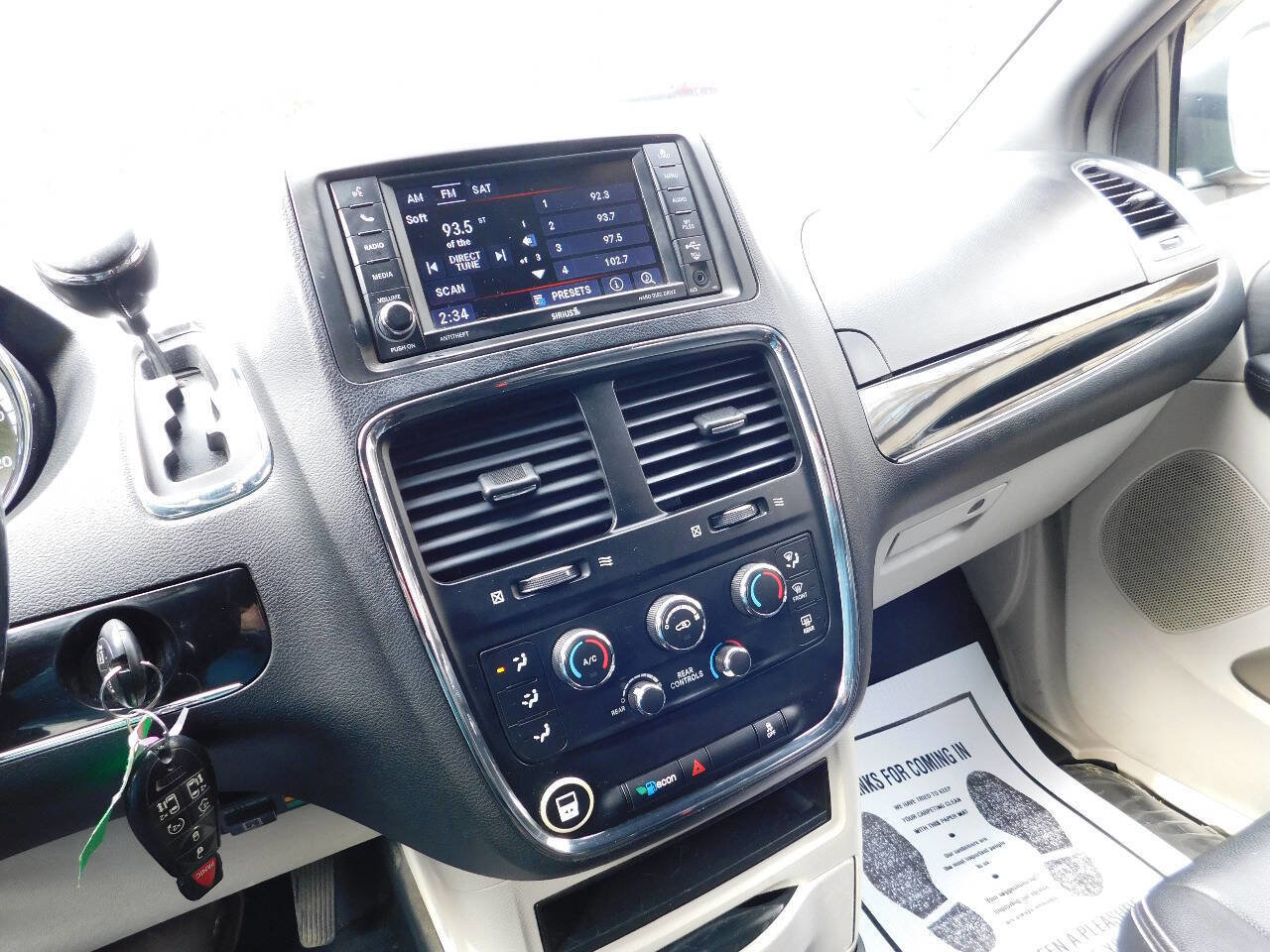 Used 2017 Dodge Grand Caravan SXT image 34