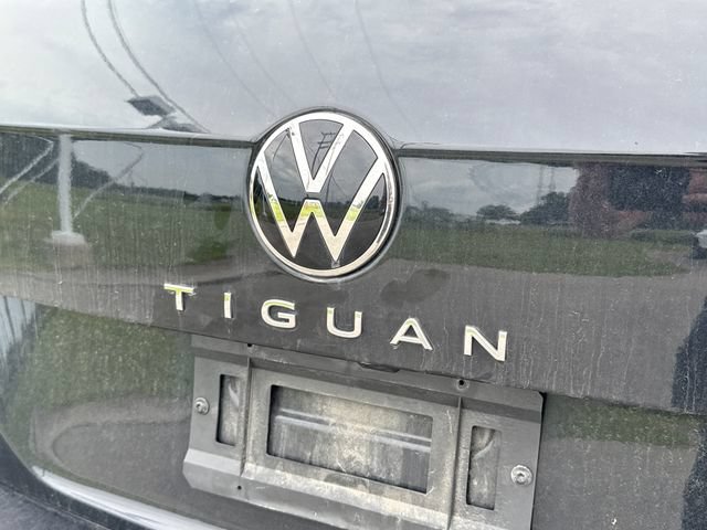 Used 2024 Volkswagen Tiguan SE w/ Panoramic Sunroof Package AWD/4WD image 19