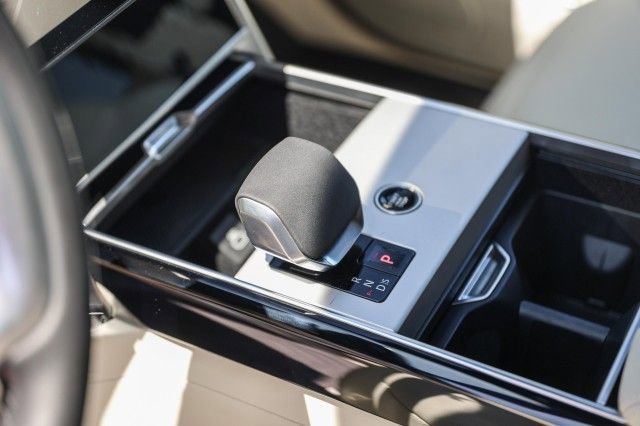 New 2025 Land Rover Range Rover SE image 22