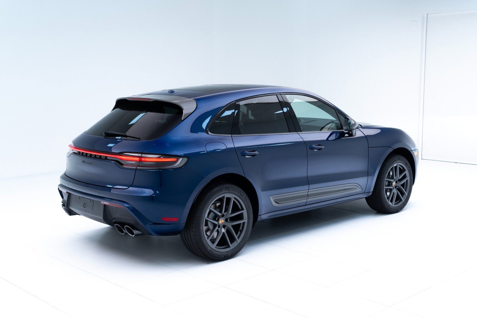 New 2025 Porsche Macan Turbo image 9