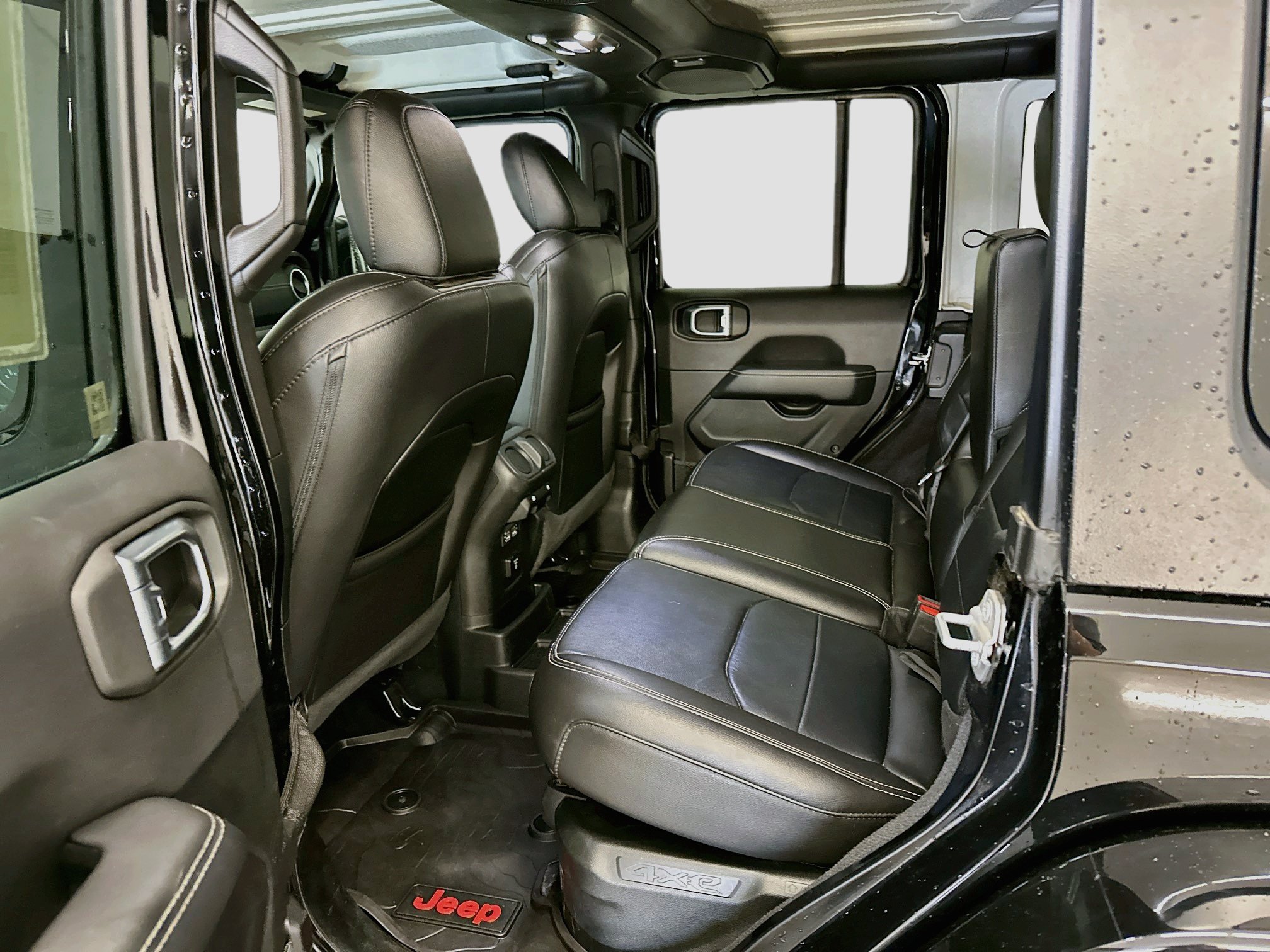 Used 2023 Jeep Wrangler Unlimited Sahara w/ Cold Weather Group AWD/4WD image 29