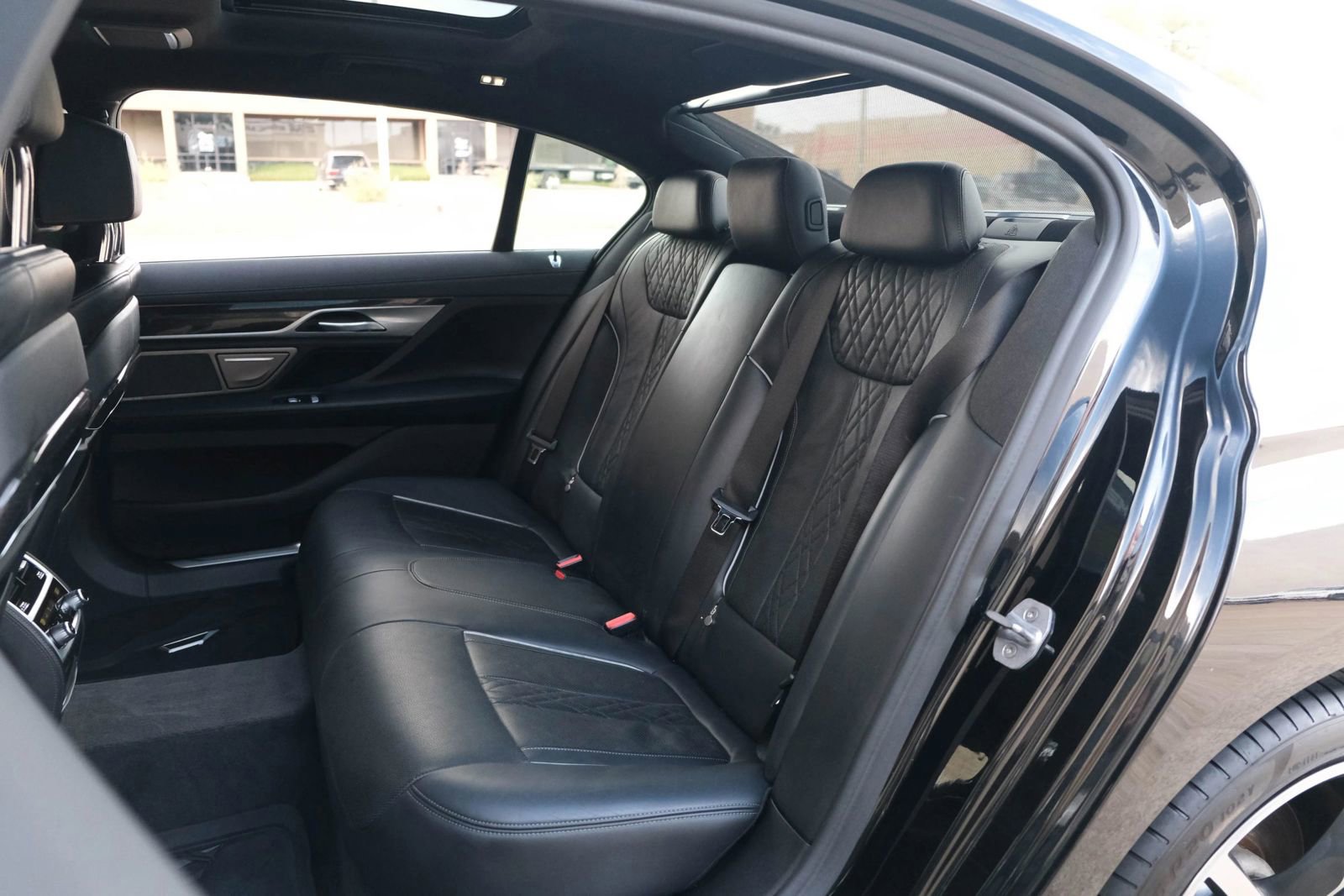 Used 2019 BMW 750i w/ M Sport Package image 23