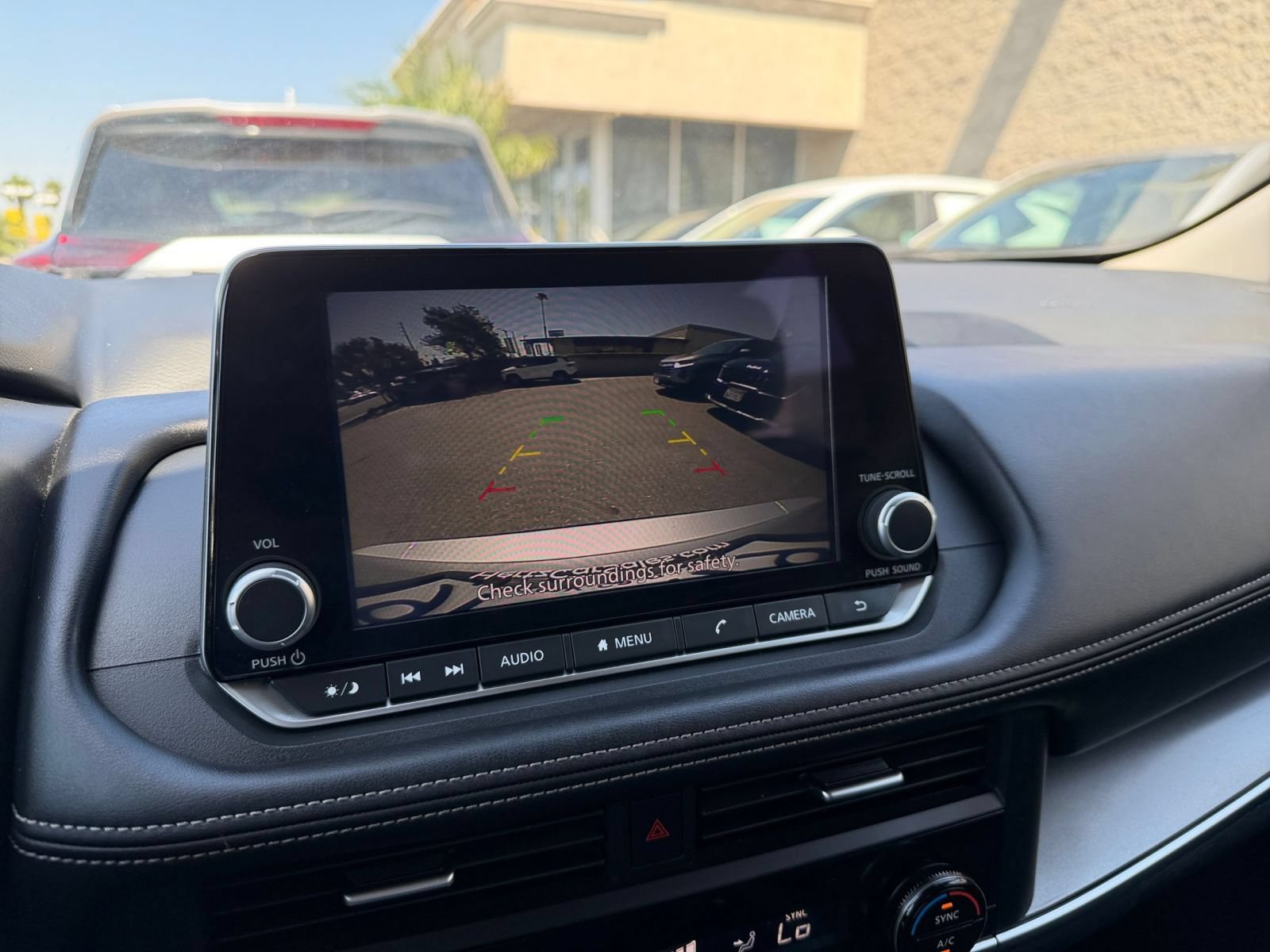 Used 2025 Nissan Rogue SV FWD image 25
