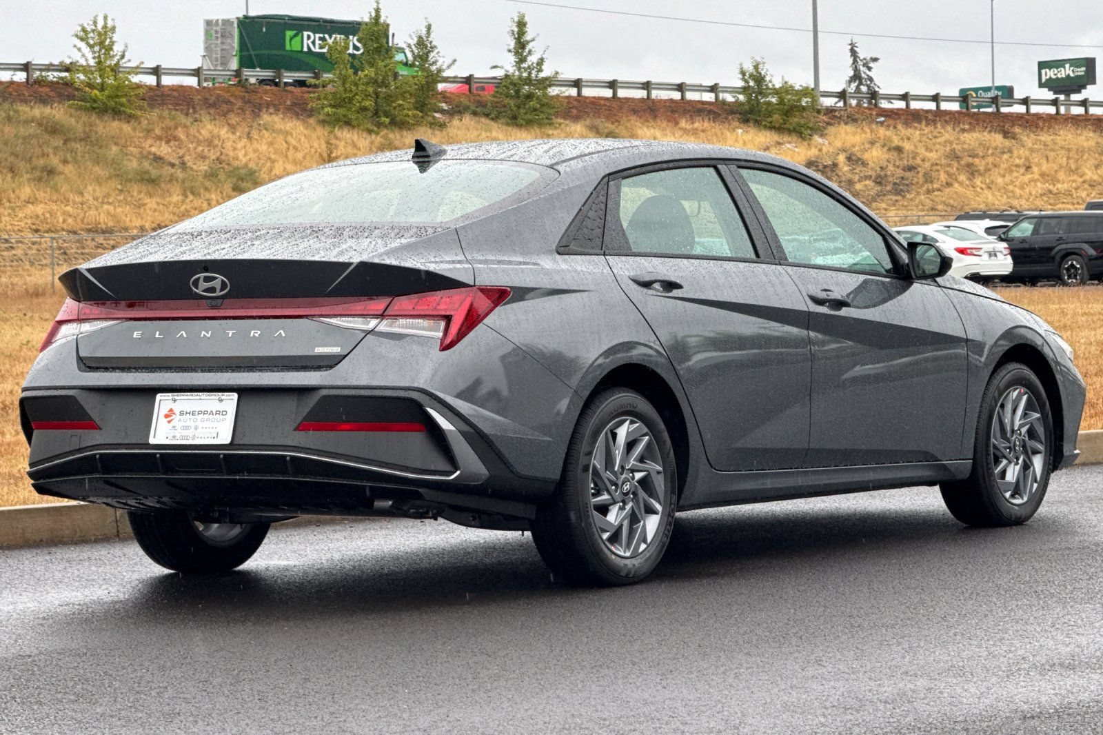 New 2026 Hyundai Elantra Hybrid FWD image 3