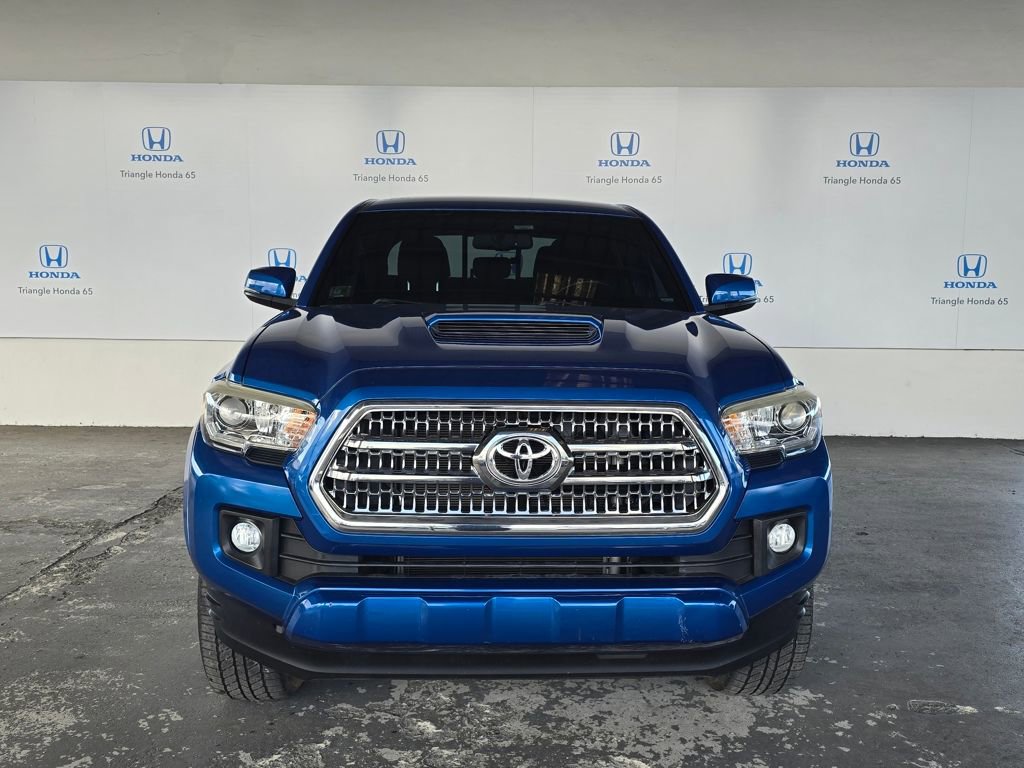Used 2016 Toyota Tacoma SR5 image 2