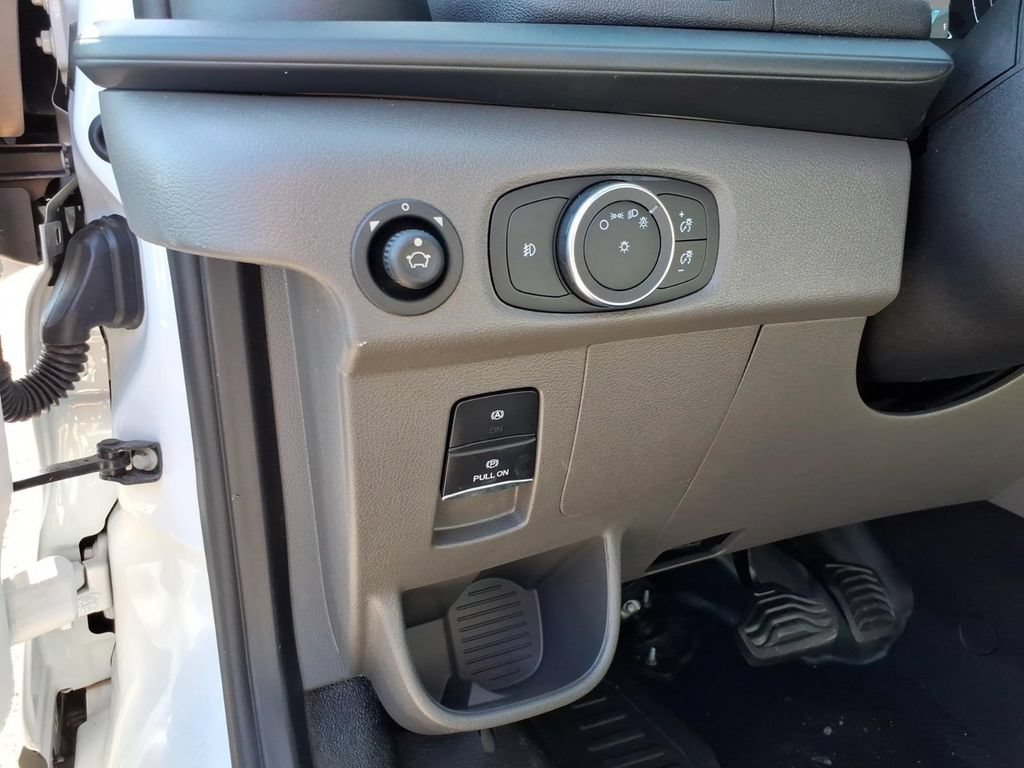 New 2025 Ford Transit 250 Low Roof RWD image 17