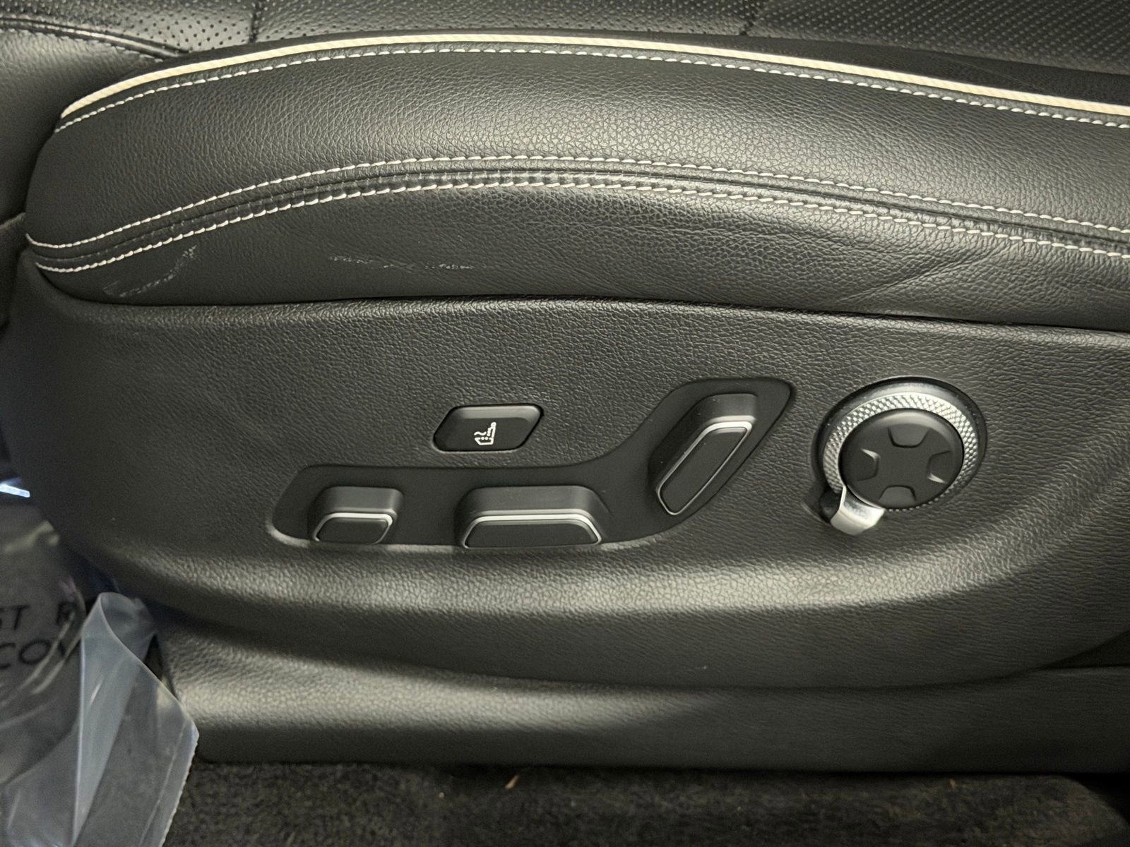 Used 2025 Genesis Electrified GV70 Advanced image 23