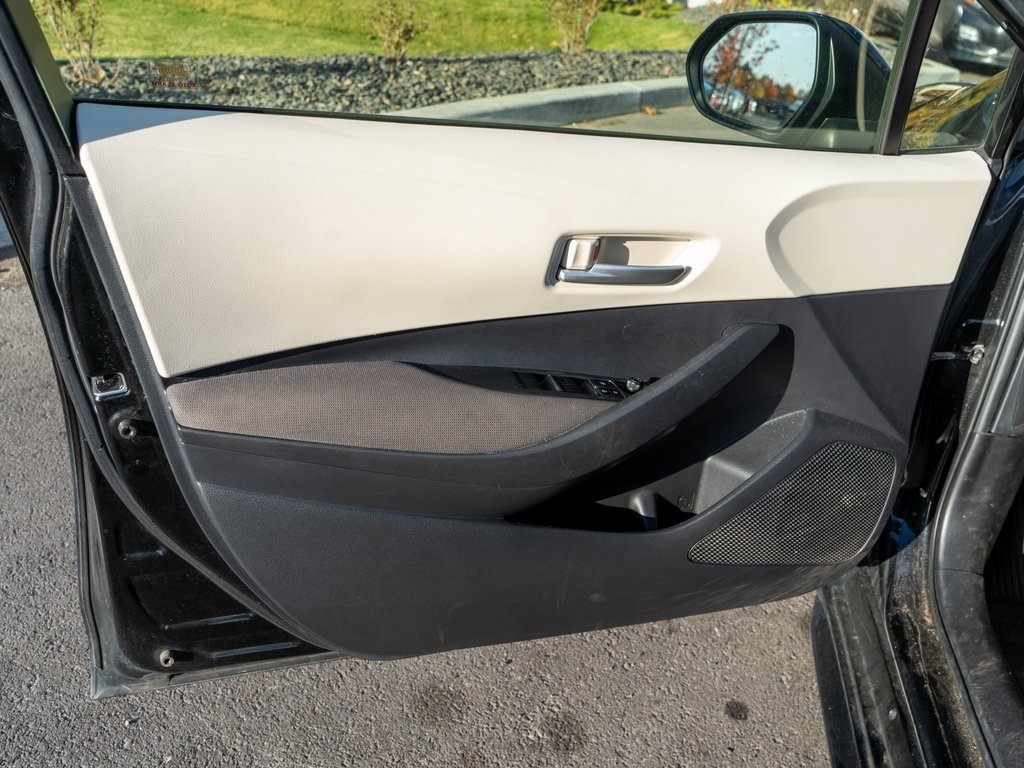 Used 2020 Toyota Corolla LE image 23