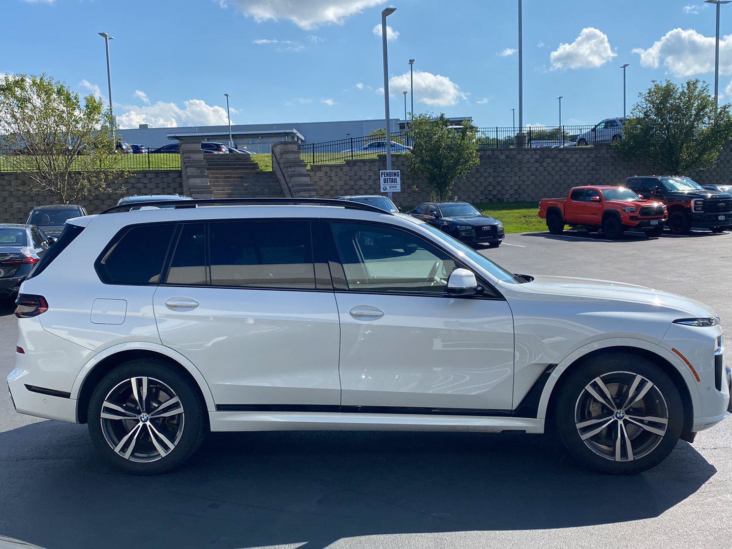 Used 2024 BMW X7 xDrive40i w/ M Sport Package AWD/4WD image 2