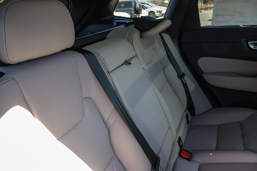 New 2027 Volvo XC60 B5 Plus AWD/4WD image 17