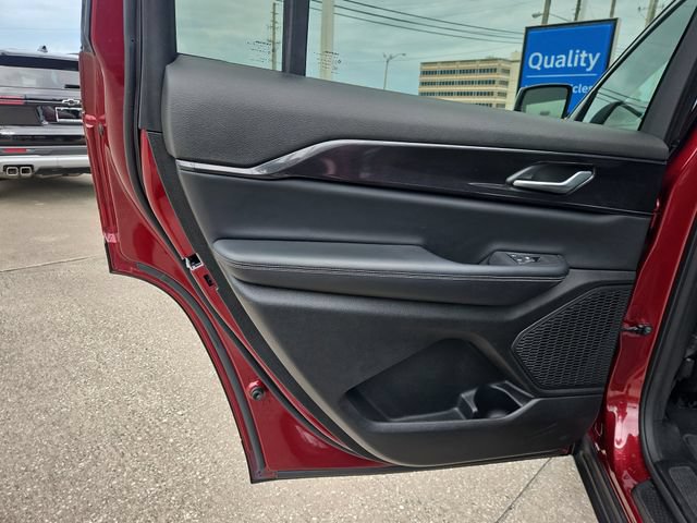 Used 2023 Jeep Grand Cherokee L Laredo RWD image 14