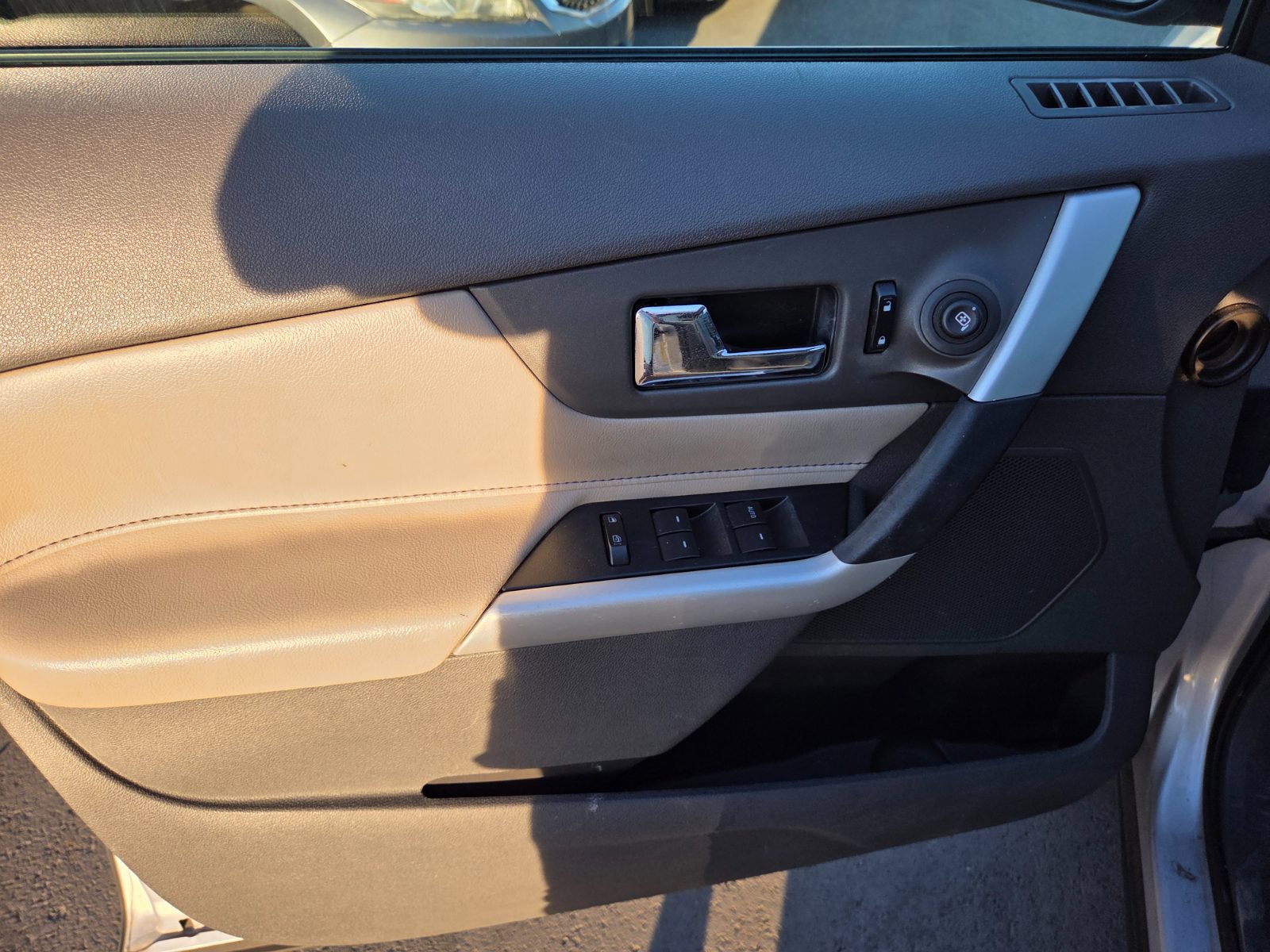Used 2011 Ford Edge SEL FWD image 7