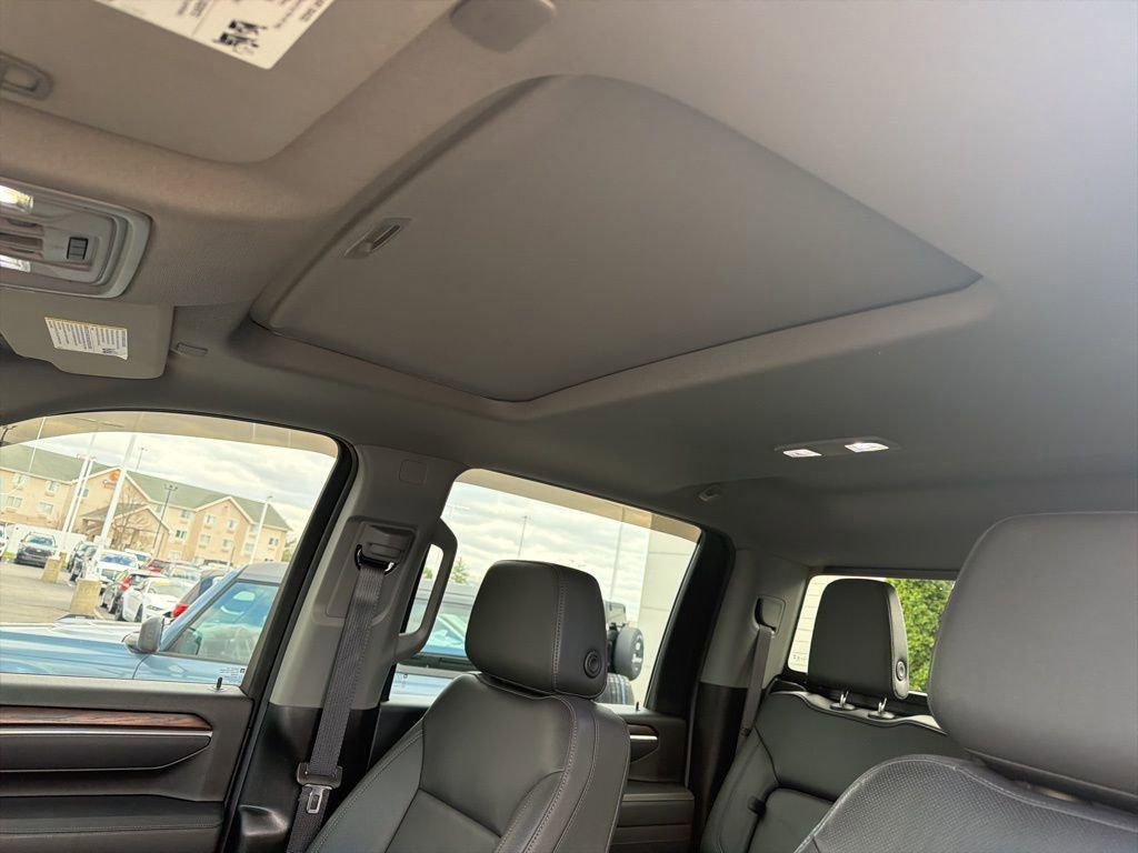 Used 2025 GMC Sierra 2500 SLT AWD/4WD image 9