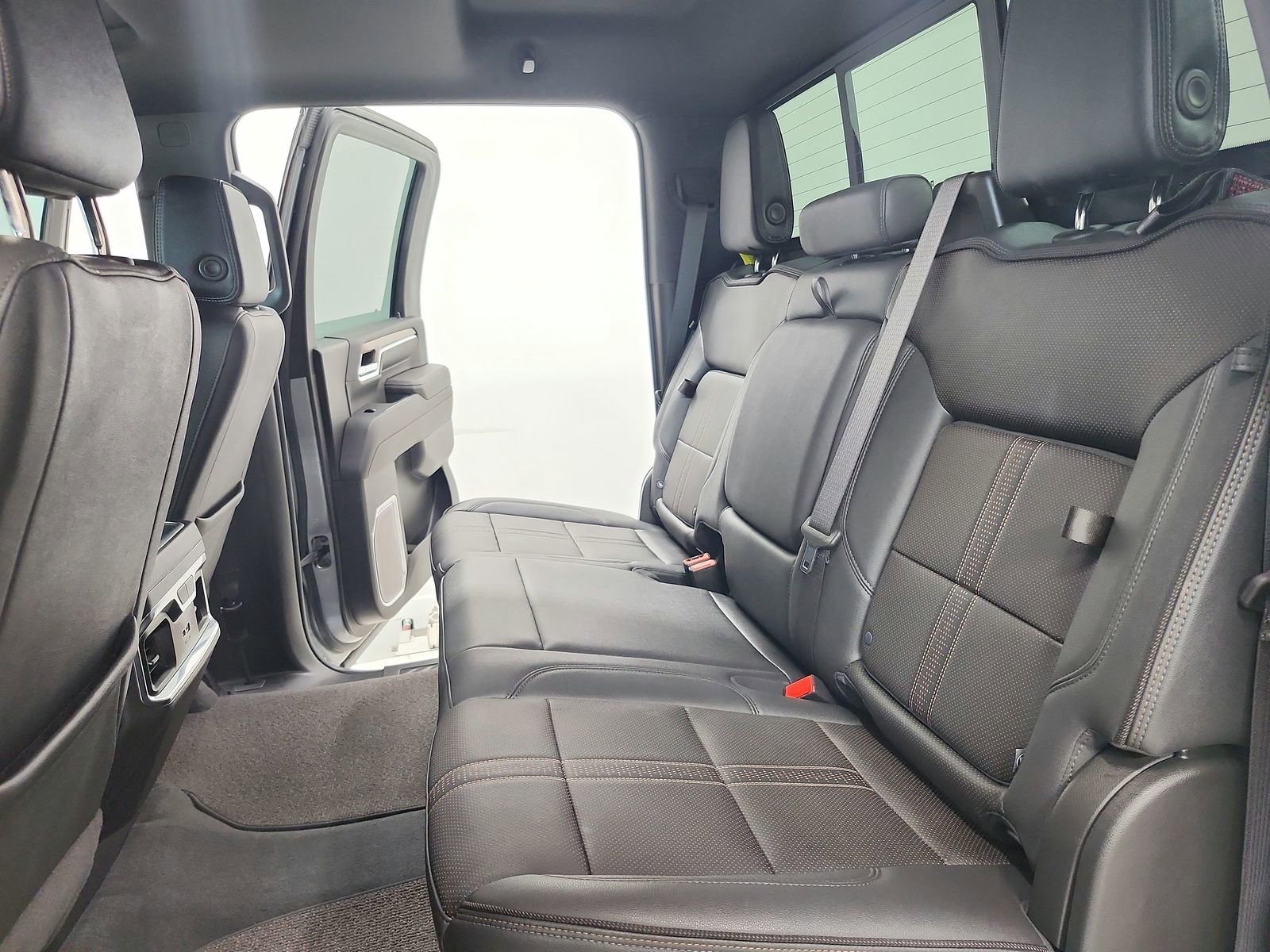 Used 2024 Chevrolet Silverado 2500 High Country w/ Technology Package image 37