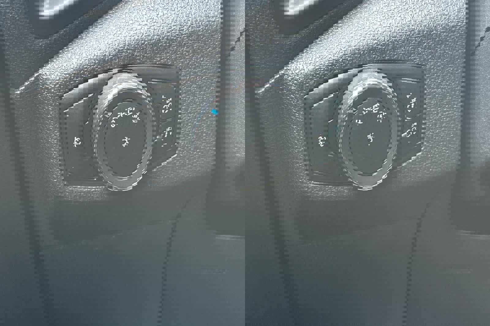 Used 2021 Ford EcoSport SE w/ SE Convenience Package image 30