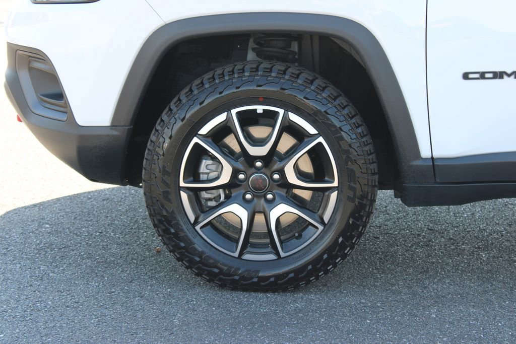 Used 2025 Jeep Compass Trailhawk image 18