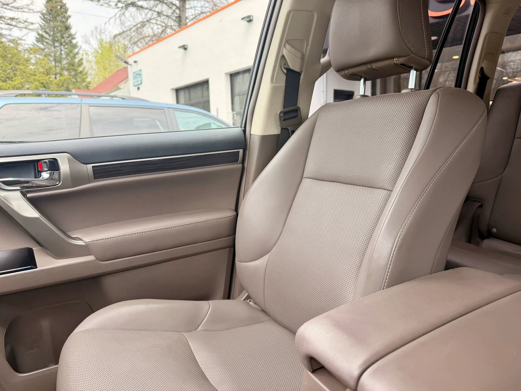 Used 2018 Lexus GX 460 w/ Navigation Package AWD/4WD image 15