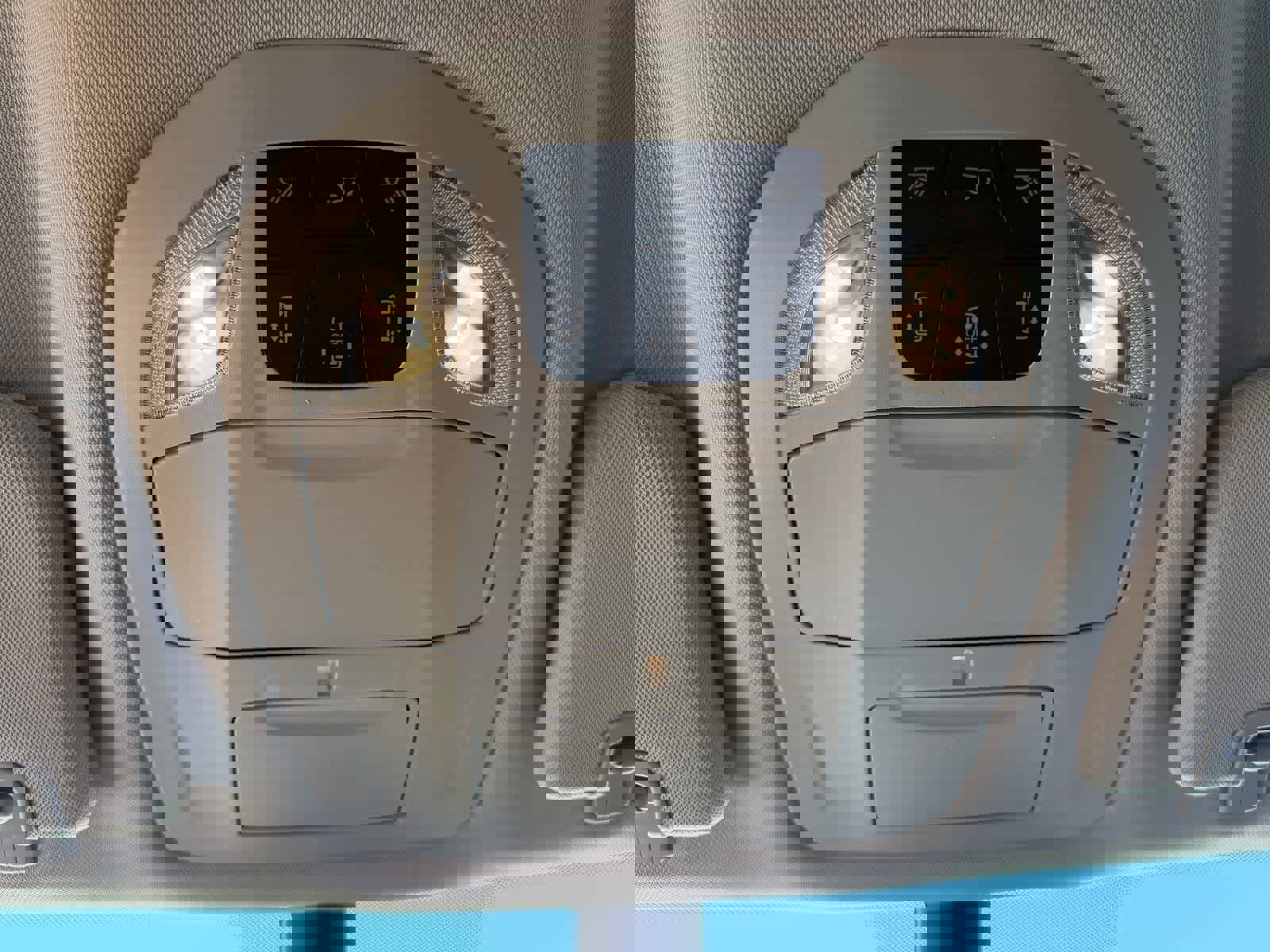 Used 2024 Chrysler Voyager LX image 29