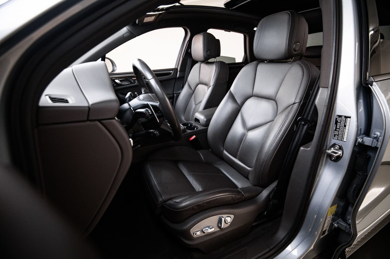 Certified 2024 Porsche Macan AWD/4WD image 5