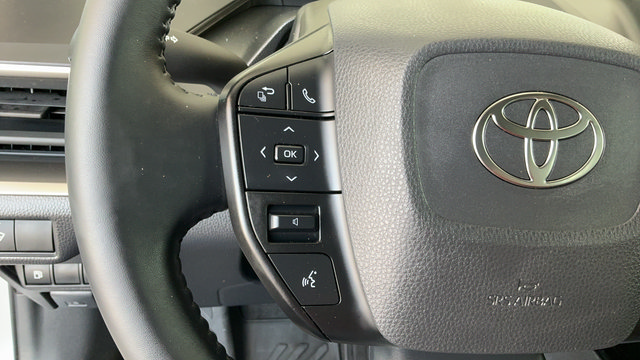 Used 2024 Toyota Prius LE FWD image 11